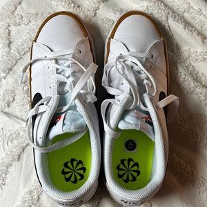 Nike court legacy next nature women’s 9.5